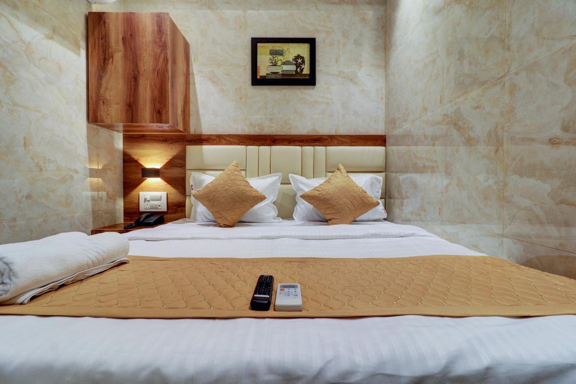 Hotel Omega Mumbai Exteriör bild